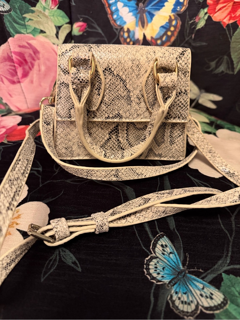 Urban Expressions Beige Snake-Print Crossbody Bag with Gold Hardware